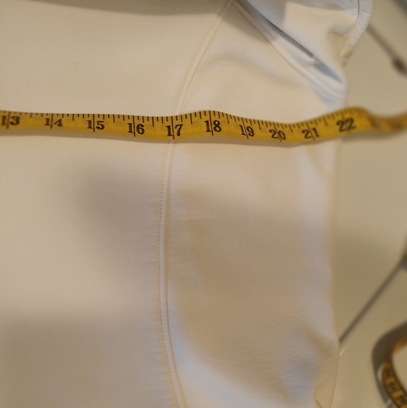 Soft shell hooded jacket. Size large - Picture 9 of 11